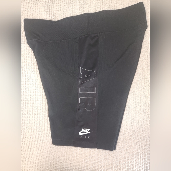 Women's Nike Plus short - Picture 4 of 5